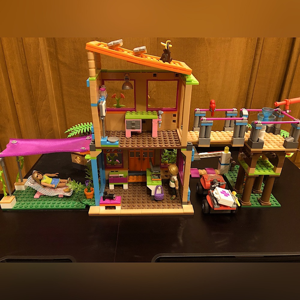 American Girl MEGA CONSTRUX Lego Set: Lea’s 2-In-1 Rainforest Sanctuary